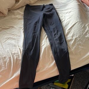 Lululemon black high rise leggings with mesh and pockets